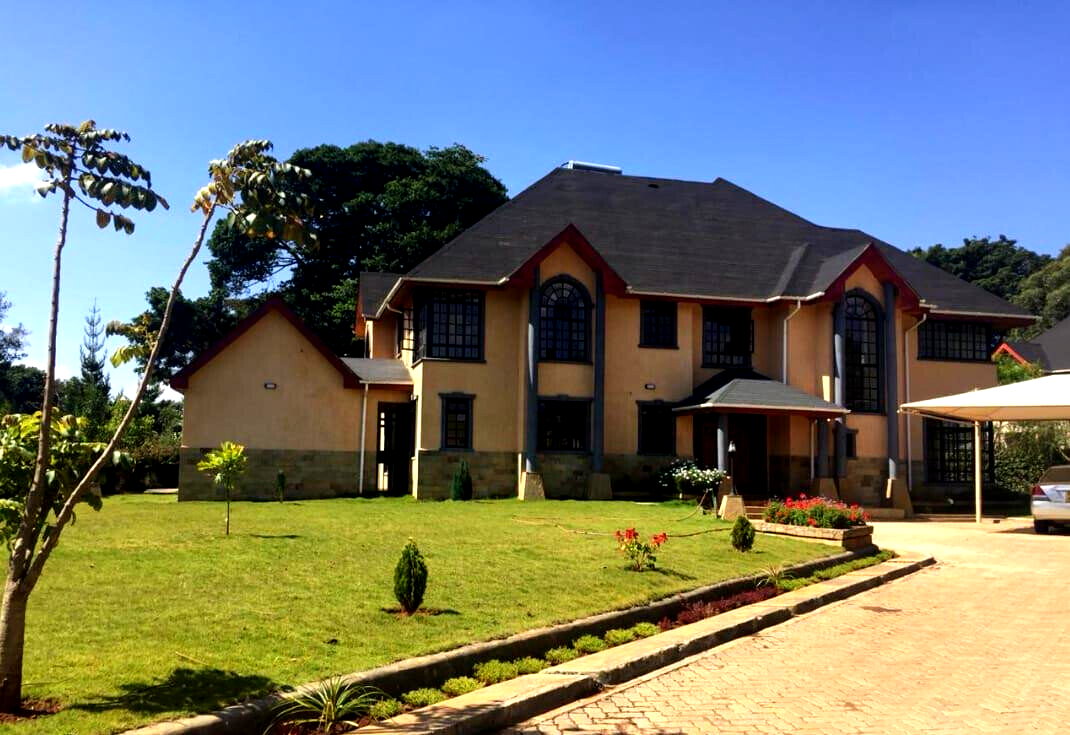 4-Ensuite Villa with Lush Garden & Power Backup – Karen