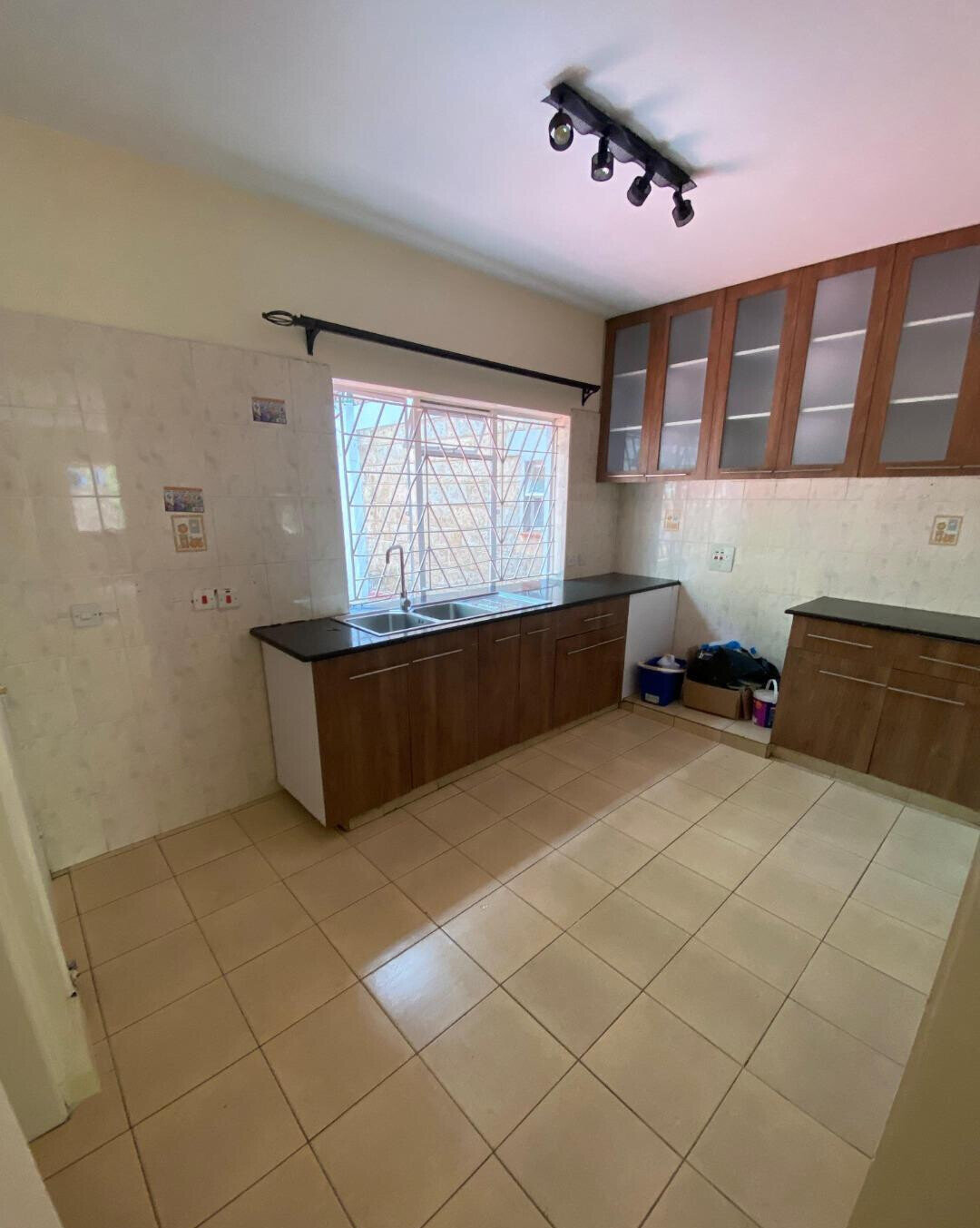 Executive 4BR Townhouse with Backyard & Ample Parking - Kilimani