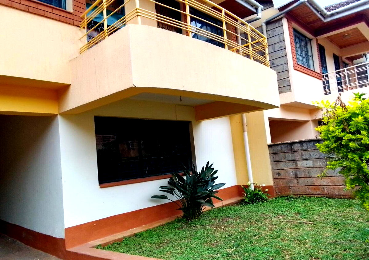 5-Bed Townhouse with Private Garden & DSQ - Lavington Near Valley Arcade