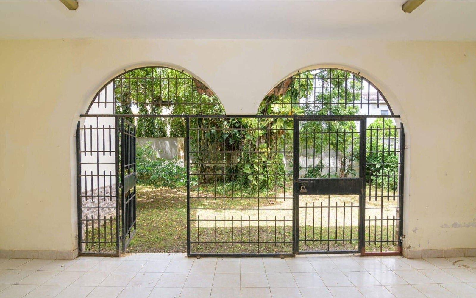 4BR Townhouse in Exclusive 4-Unit Gated Estate - Links Road, Nyali