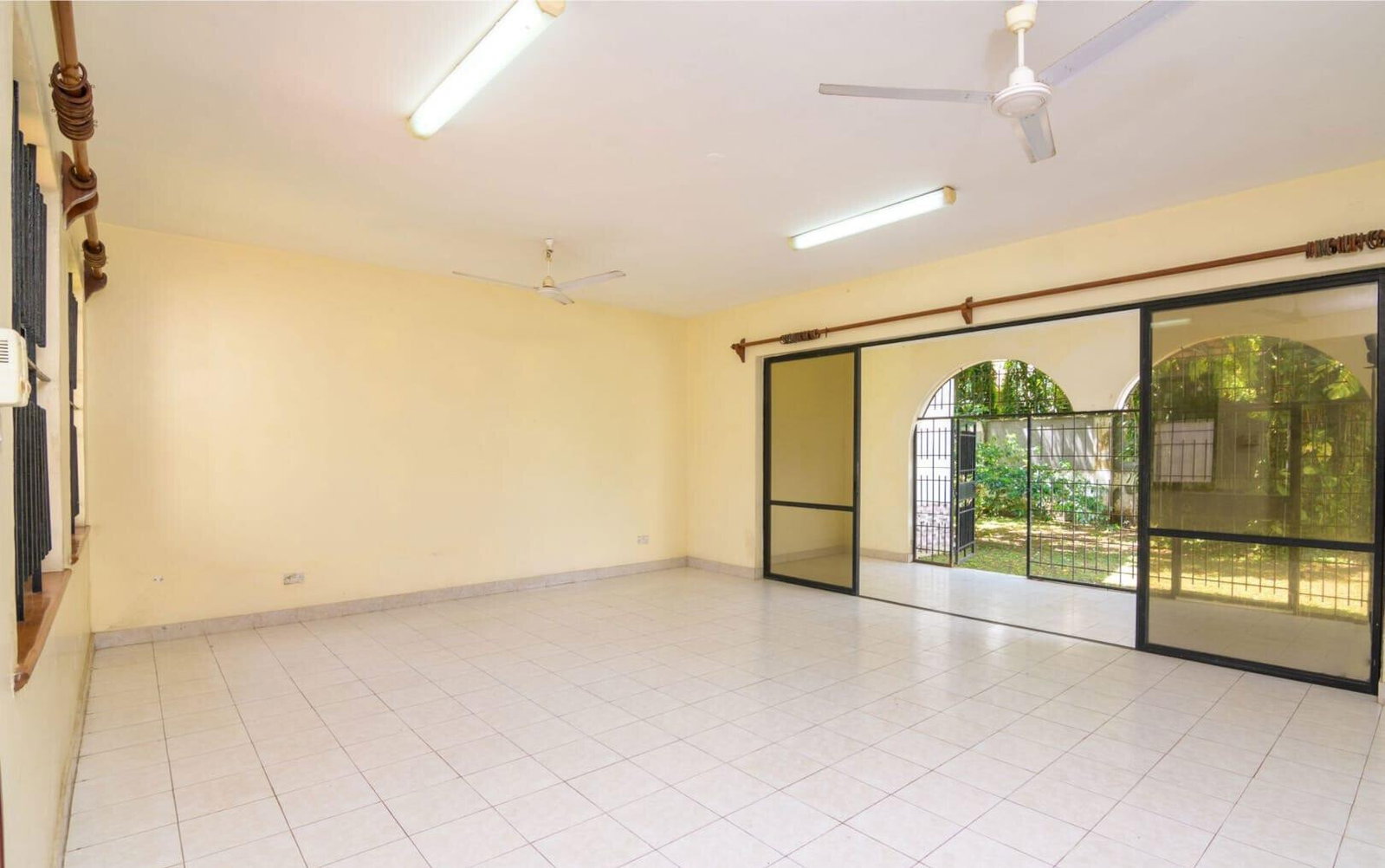 4BR Townhouse in Exclusive 4-Unit Gated Estate - Links Road, Nyali