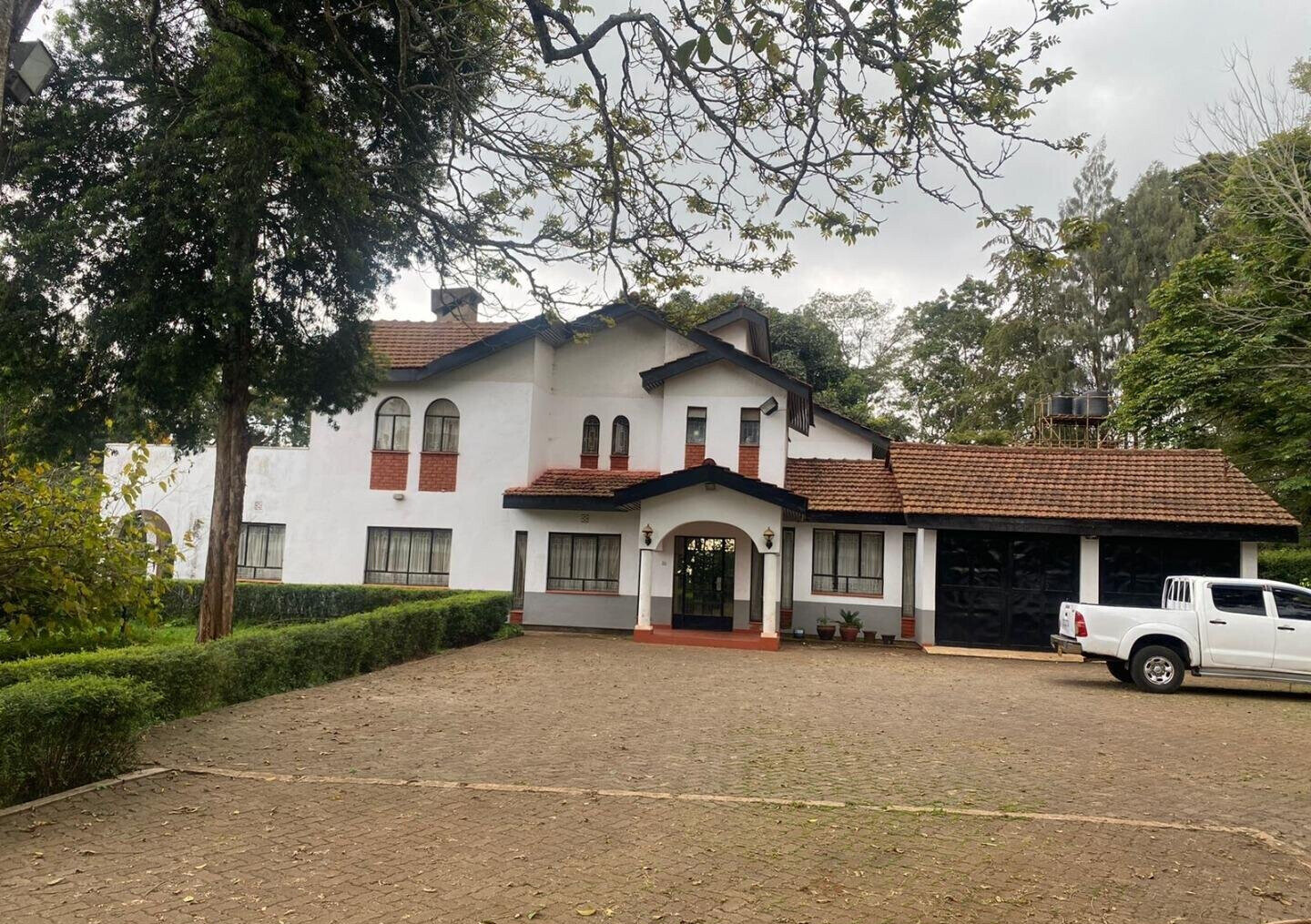 Classic 5-Bedroom Townhouse on 1 Acre with Mature Garden - Tigoni