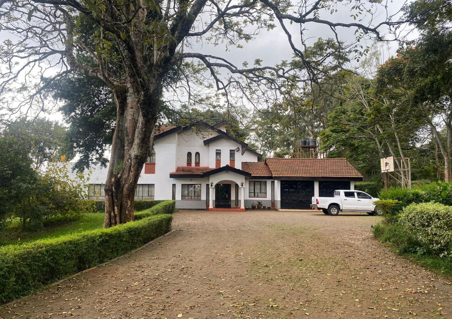 Classic 5-Bedroom Townhouse on 1 Acre with Mature Garden - Tigoni