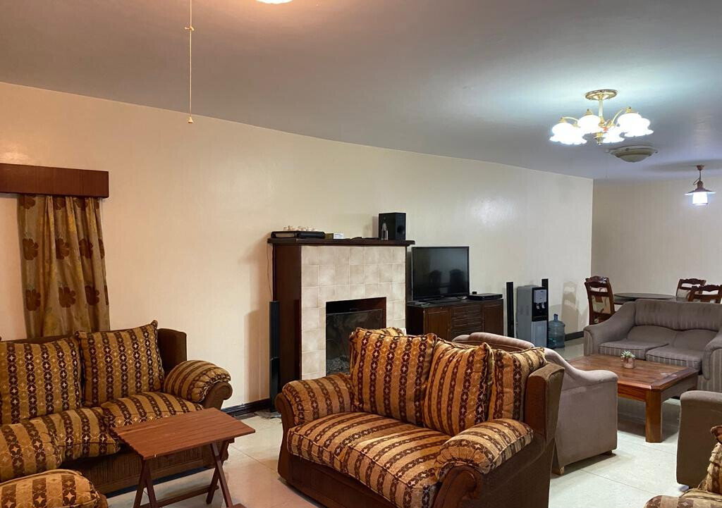 Classic 5-Bedroom Townhouse on 1 Acre with Mature Garden - Tigoni