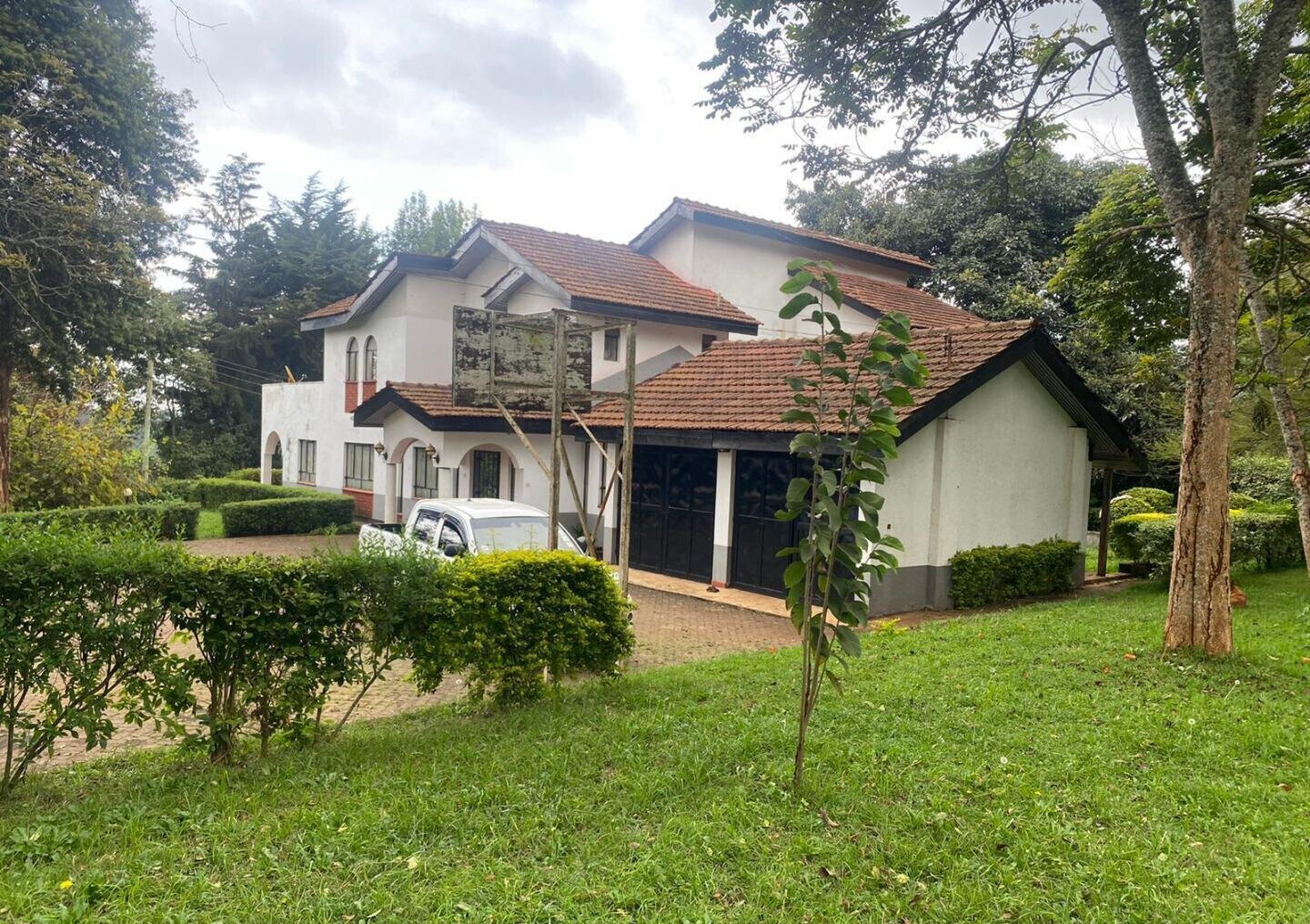 Classic 5-Bedroom Townhouse on 1 Acre with Mature Garden - Tigoni