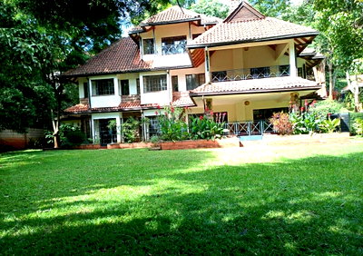 5BR Townhouse with Pool & Generator – Rosslyn Gated Estate