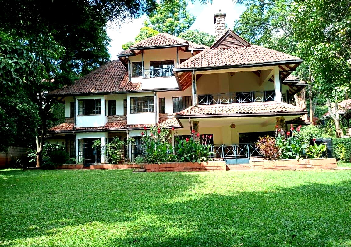 5BR Townhouse with Pool & Generator – Rosslyn Gated Estate