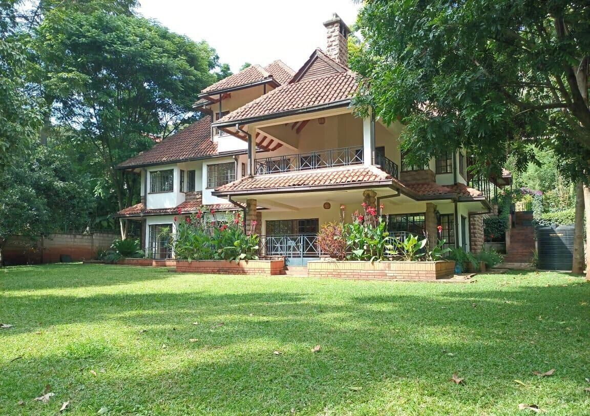 5BR Townhouse with Pool & Generator – Rosslyn Gated Estate