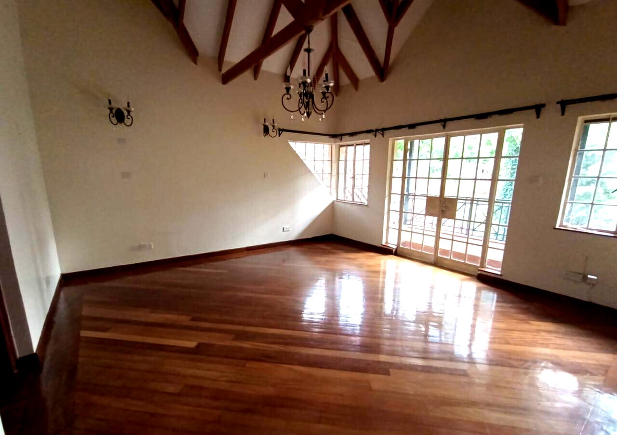 5BR Townhouse with Pool & Generator – Rosslyn Gated Estate