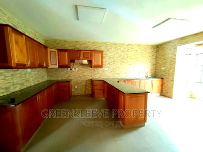 5bdrm Townhouse / Terrace in Hardly, Hardy for rent - Image 8