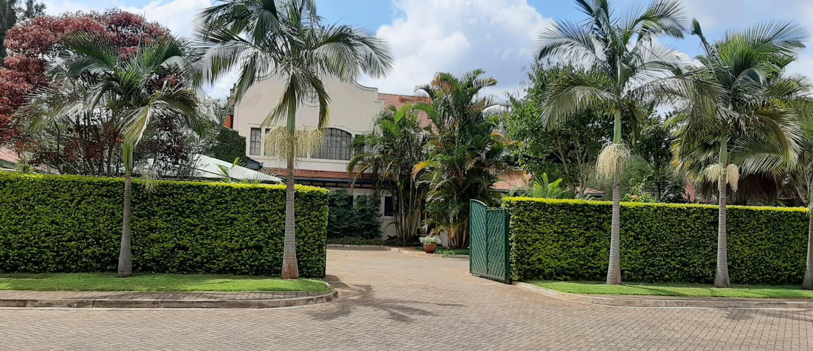 5BR All-Ensuite Townhouse with Fireplace & DSQ - Runda