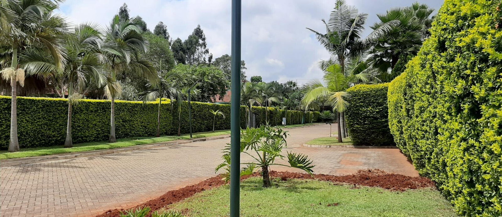 5BR All-Ensuite Townhouse with Fireplace & DSQ - Runda