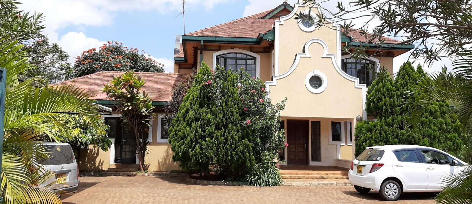 5BR All-Ensuite Townhouse with Fireplace & DSQ - Runda