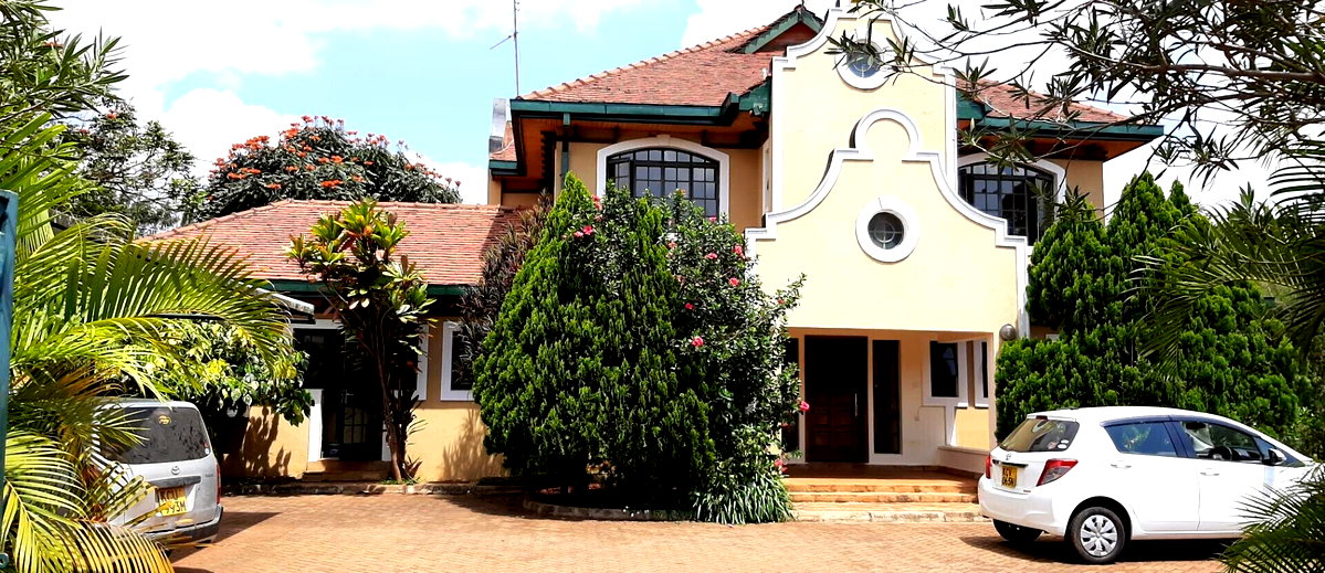 5BR All-Ensuite Townhouse with Fireplace & DSQ - Runda