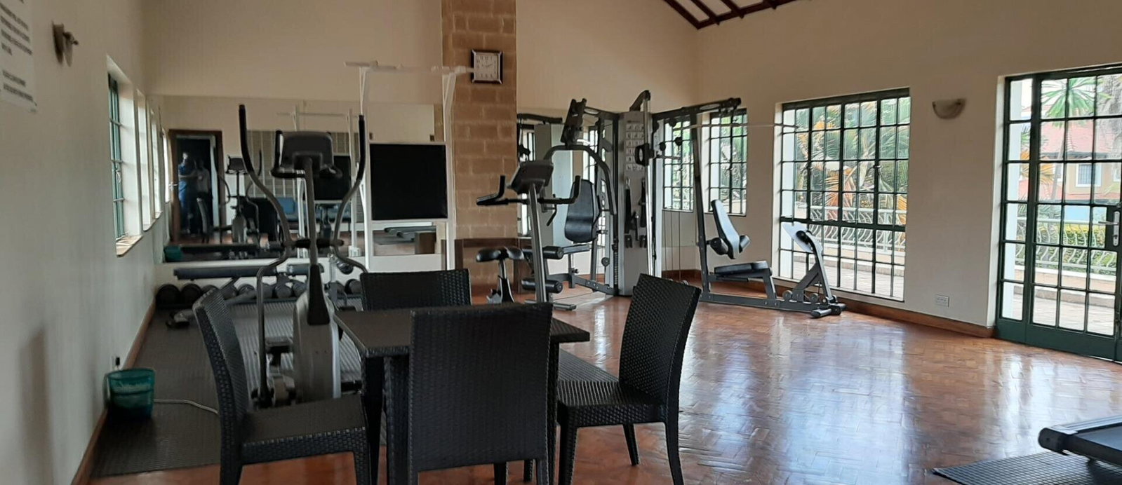 5BR All-Ensuite Townhouse with Fireplace & DSQ - Runda