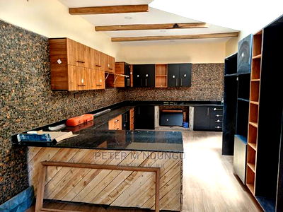 8bdrm Maisonette in Ridgeways for sale - Image 9