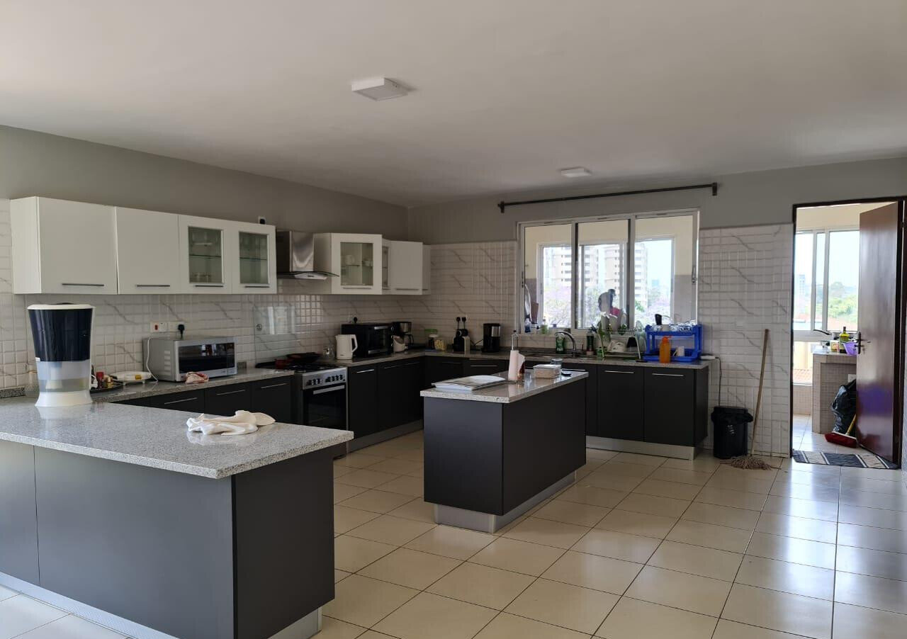 3BR Serene Apartment with Gym, Pool & Rooftop Terrace - Westlands