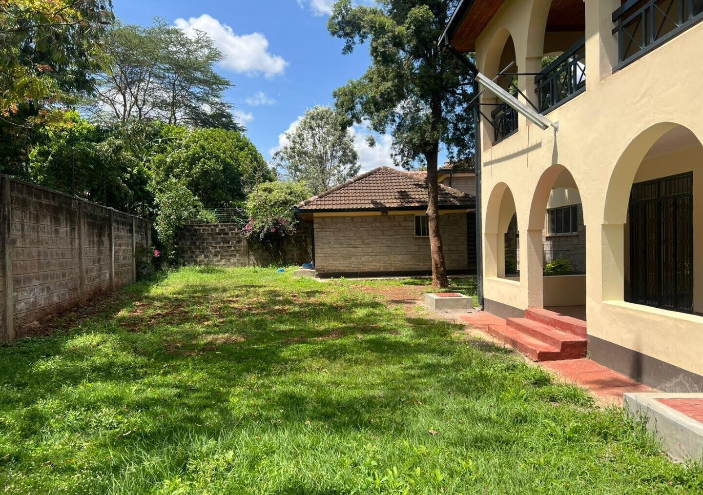 5-Bed Townhouse with Pool & Green Views - Lavington