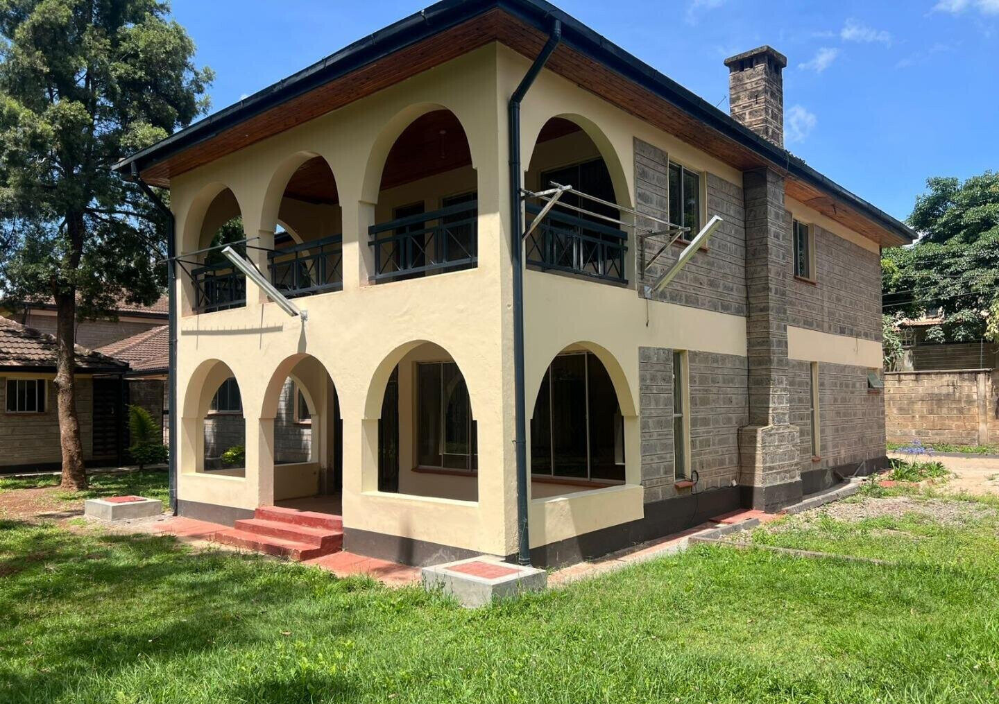 5-Bed Townhouse with Pool & Green Views - Lavington