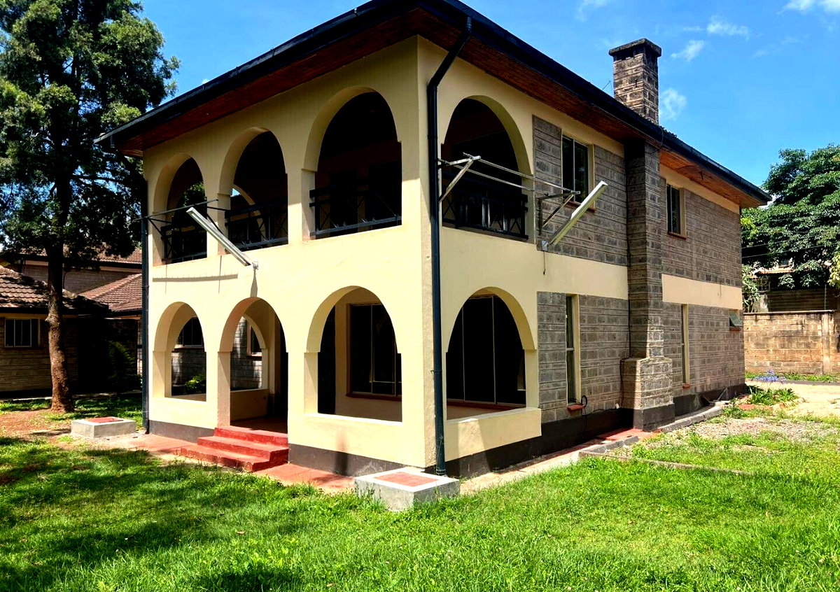 5-Bed Townhouse with Pool & Green Views - Lavington