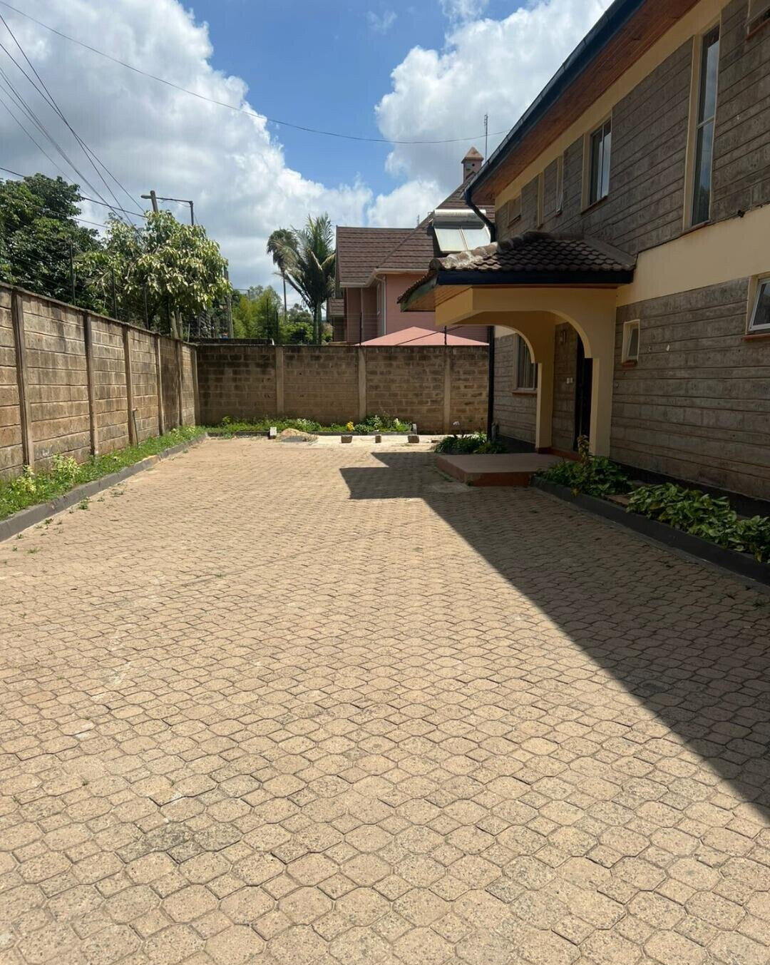 5-Bed Townhouse with Pool & Green Views - Lavington