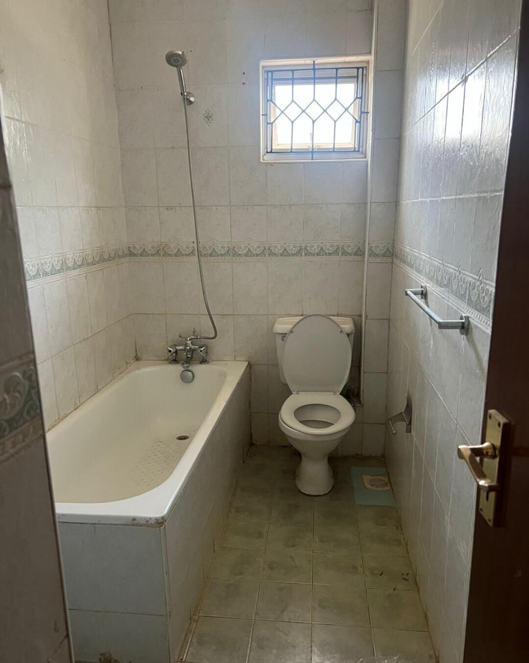 5-Bed Townhouse with Pool & Green Views - Lavington