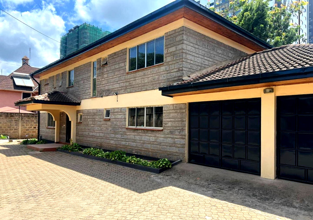 5-Bed Townhouse with Pool & Green Views - Lavington