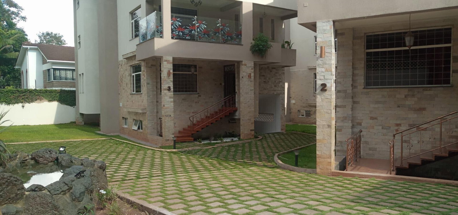 4-Ensuite Townhouse with Cinema & Lift - Spring Valley