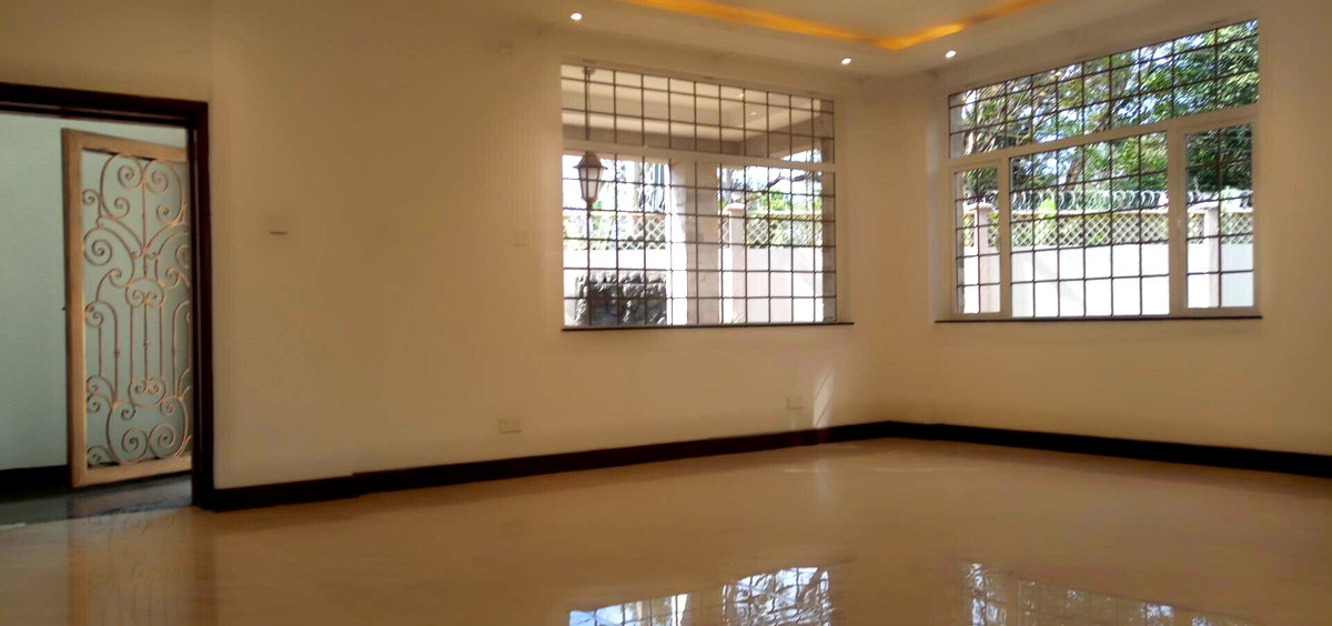 4-Ensuite Townhouse with Cinema & Lift - Spring Valley
