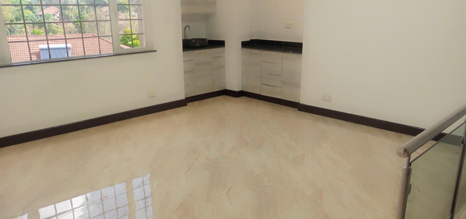 4-Ensuite Townhouse with Cinema & Lift - Spring Valley