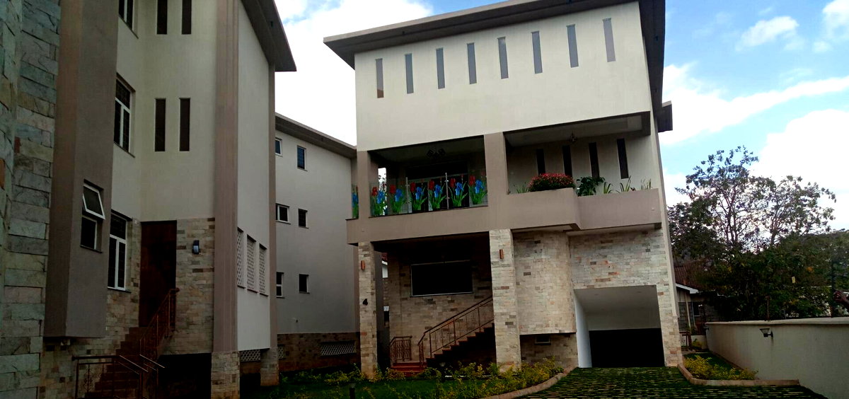 4-Ensuite Townhouse with Cinema & Lift - Spring Valley