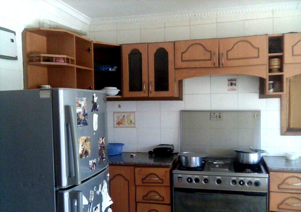 5BR Townhouse with Chicken House & 5000L Water Tank - Membley