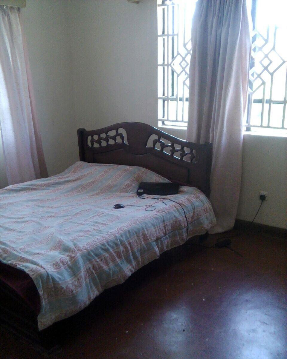 5BR Townhouse with Chicken House & 5000L Water Tank - Membley