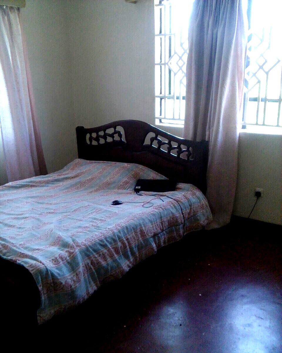 5BR Townhouse with Chicken House & 5000L Water Tank - Membley