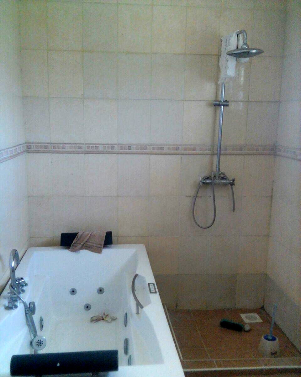 5BR Townhouse with Chicken House & 5000L Water Tank - Membley