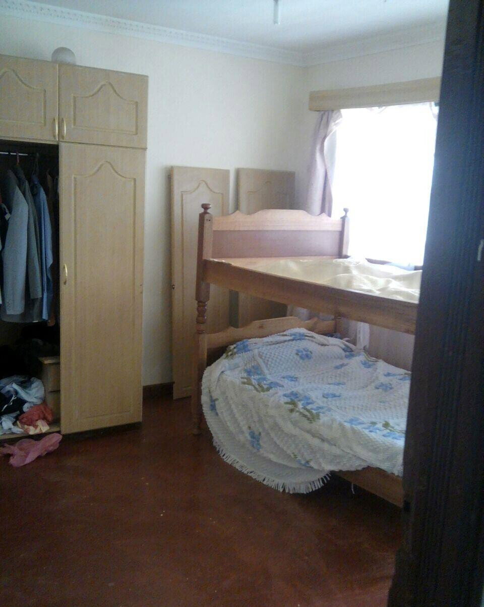 5BR Townhouse with Chicken House & 5000L Water Tank - Membley