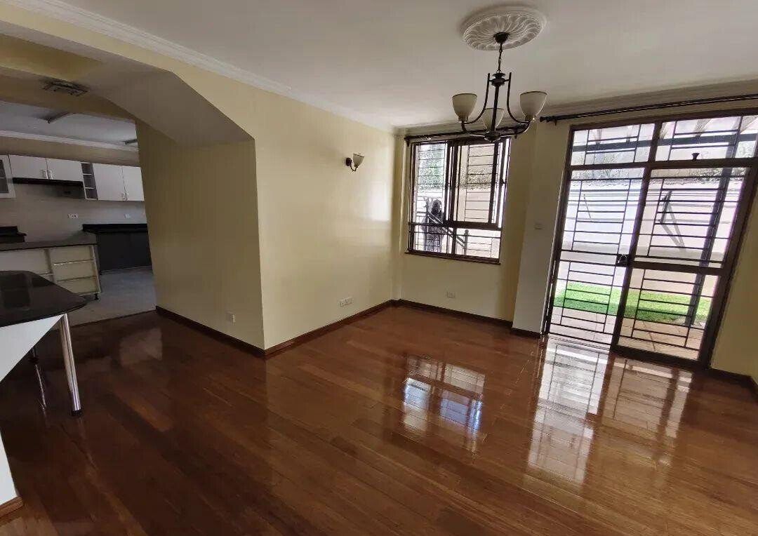 5-Ensuite Townhouse with Family Room & Pool Access - Lavington