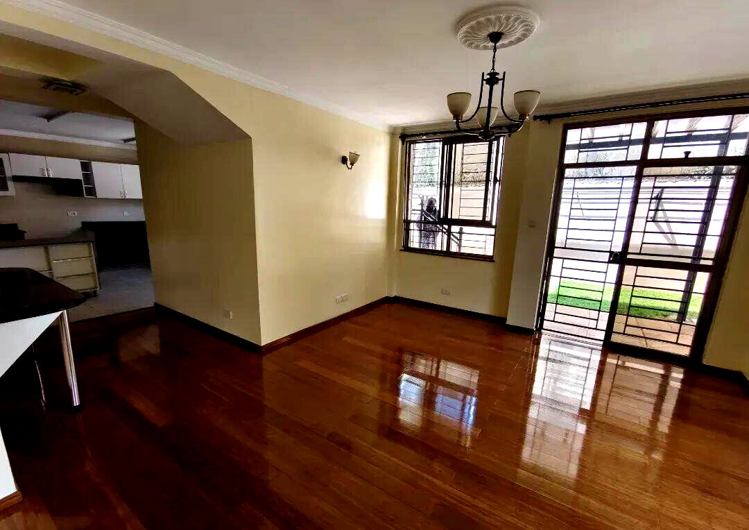 5-Ensuite Townhouse with Family Room & Pool Access - Lavington