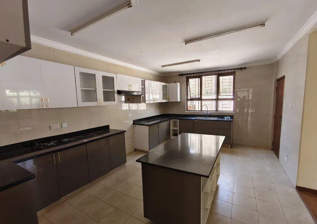 5-Ensuite Townhouse with Family Room & Pool Access - Lavington