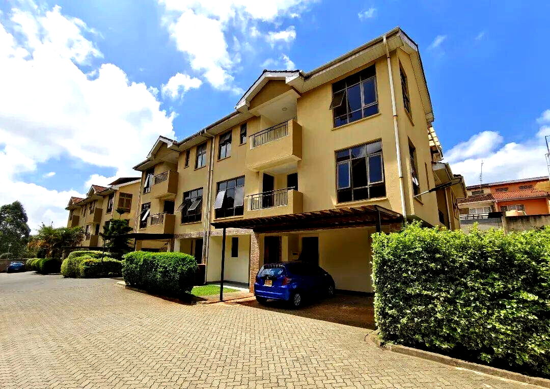 5-Ensuite Townhouse with Family Room & Pool Access - Lavington