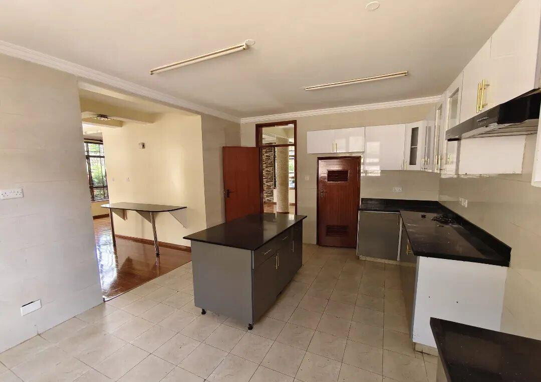 5-Ensuite Townhouse with Family Room & Pool Access - Lavington