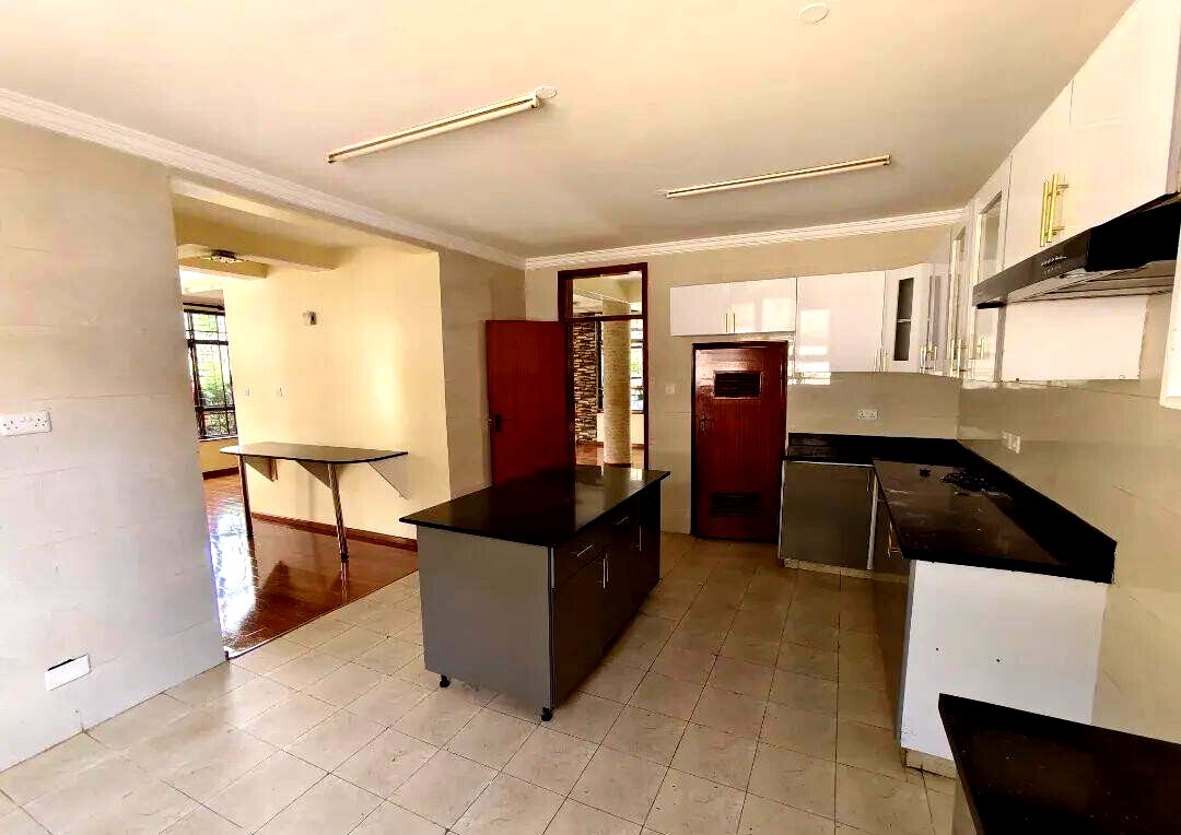 5-Ensuite Townhouse with Family Room & Pool Access - Lavington