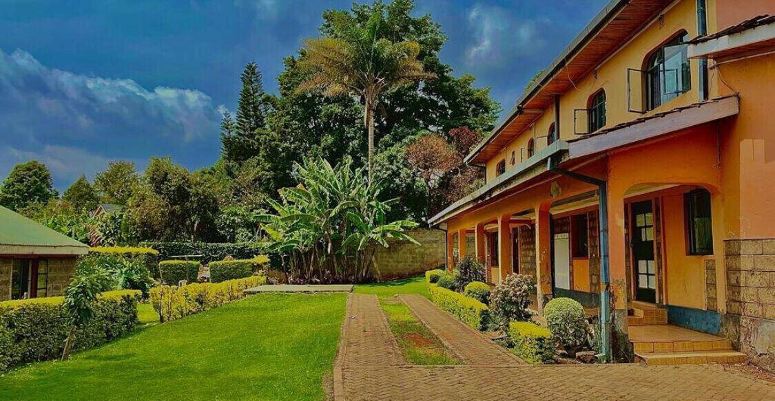 6-Bedroom Townhouse with Office Space on Half-Acre - Ridgeways