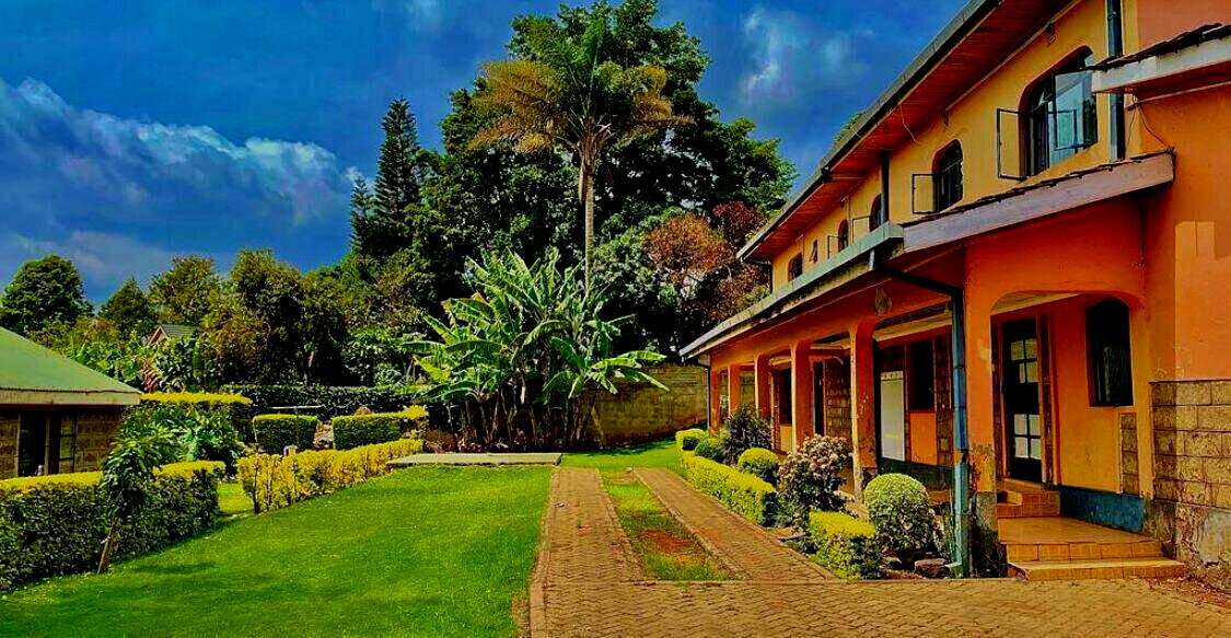 6-Bedroom Townhouse with Office Space on Half-Acre - Ridgeways