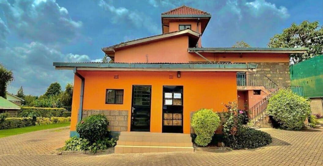 6-Bedroom Townhouse with Office Space on Half-Acre - Ridgeways