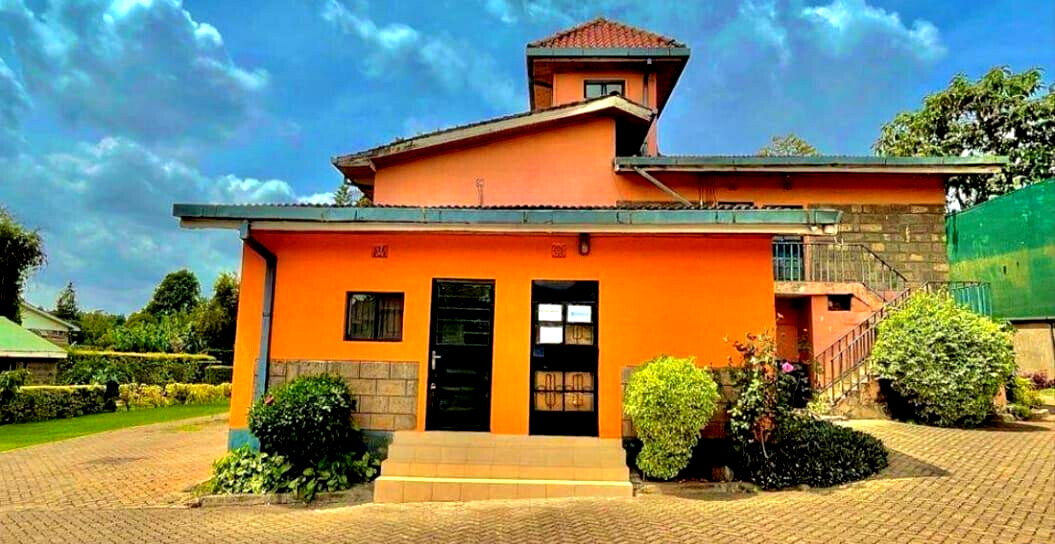 6-Bedroom Townhouse with Office Space on Half-Acre - Ridgeways
