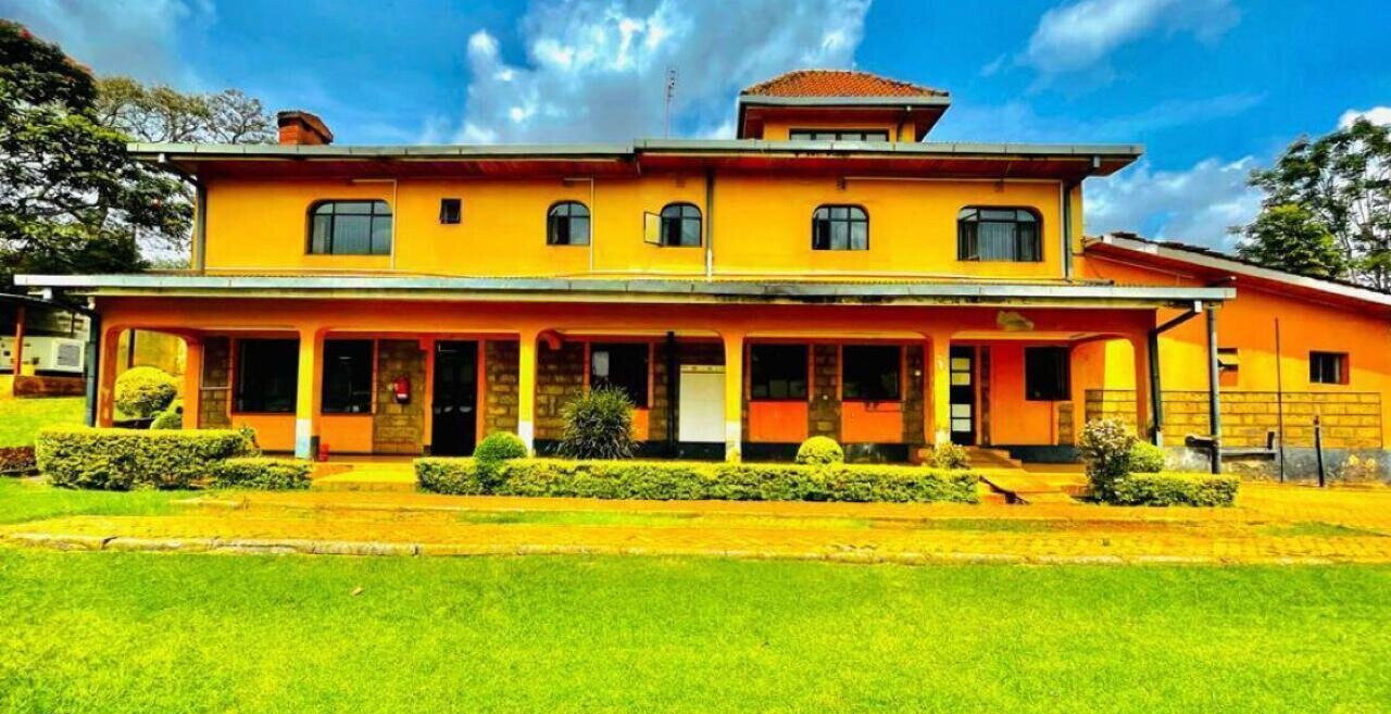 6-Bedroom Townhouse with Office Space on Half-Acre - Ridgeways