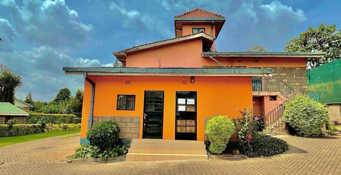 6-Bedroom Townhouse with Office Space on Half-Acre - Ridgeways