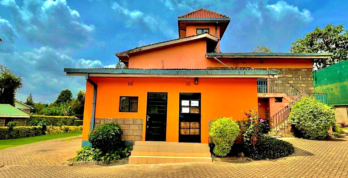6-Bedroom Townhouse with Office Space on Half-Acre - Ridgeways