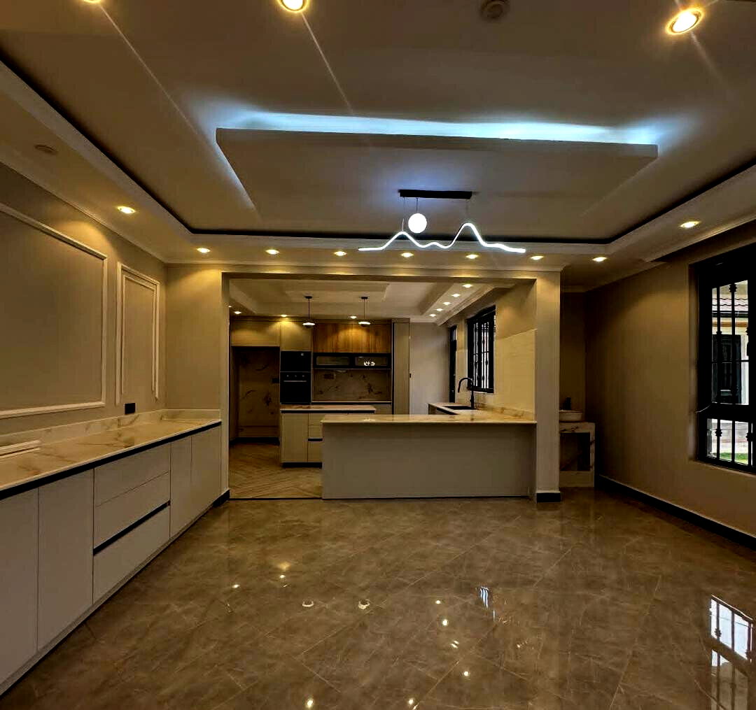 6BR All-Ensuite Home with 2 DSQs on Quarter Acre - Runda